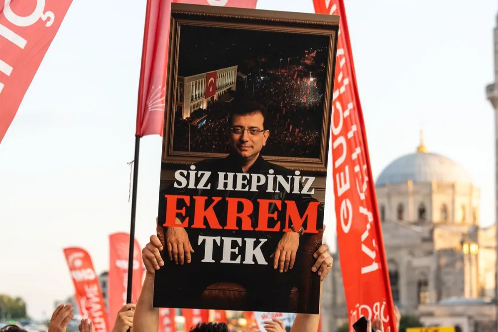 CHP Gençlik Kolları’ndan Saraçhane’ye Özgürlük Yürüyüşü: “İmamoğlu’na Özgürlük, Millete Adalet”
