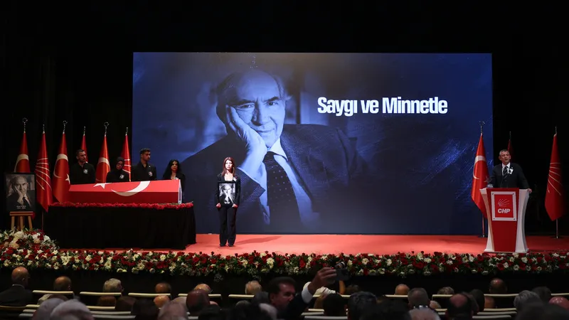   Özgür Özel: 