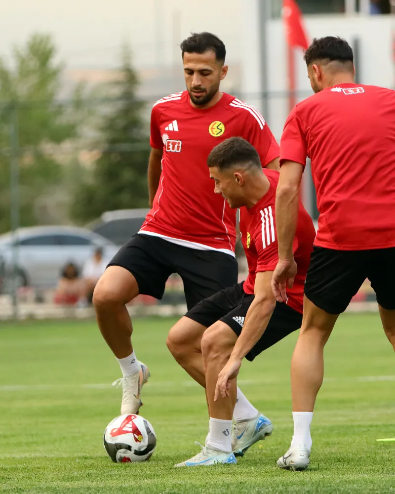   Eskişehirspor Yeni Sezona Şampiyonluk Parolasıyla Hazırlanıyor