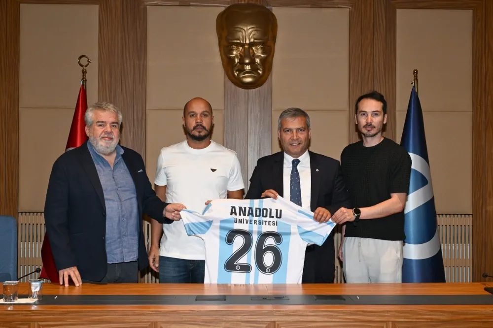 Anadolu Üniversitesi Futbol Şubesi Eskişehir Anadolu Spor’a Devredildi