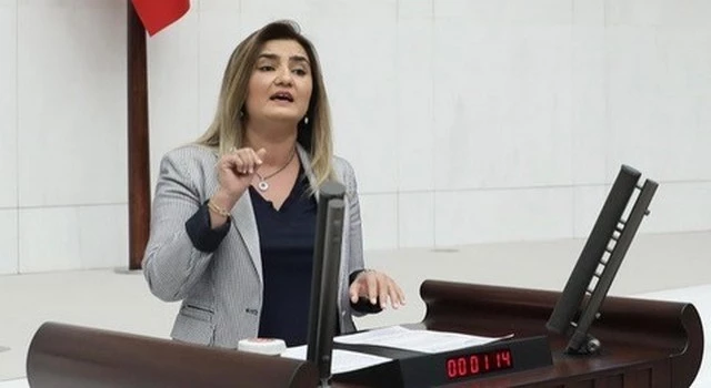Kiracısını çıkarmak için dükkanının önüne bir kamyon toprak dökenler var”