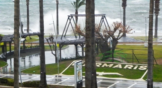 Muğla sahillerinde fırtına etkili oldu