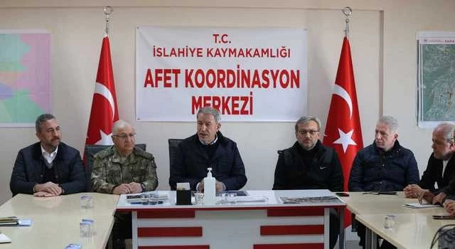 Akar, Deprem bölgesinde ziyaretlerinisürdürüyor