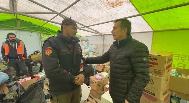 Ataç ve CHP heyeti depremzedelerin yanında
