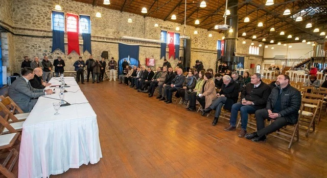 Başkan Soyer deprem yardımları için ilçe belediye başkanları ile buluştu