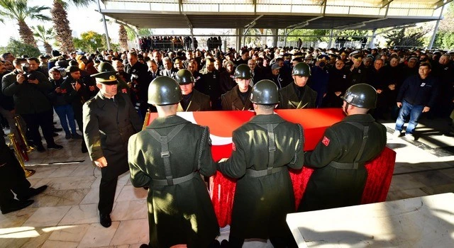 Deprem şehidi Eren Taşkın İzmir’de toprağa verildi