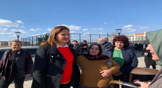 Köksal, depremzedeleri ziyaret etti