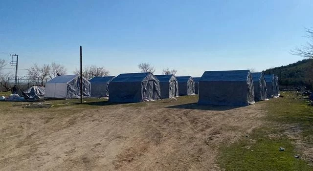 Uluçay ve ekibi 400 çadır kurdu, hedef 500 çadır