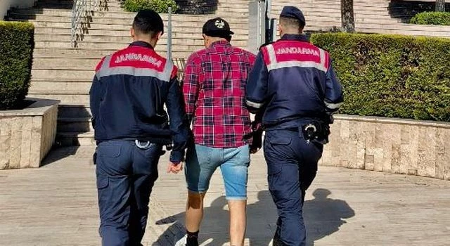 18 ve 11 yıl hapis cezaları olan 2 kişi Marmaris’te yakalandı