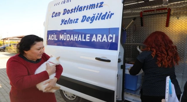 Acil Müdahale Aracı depremzede candostların yanında