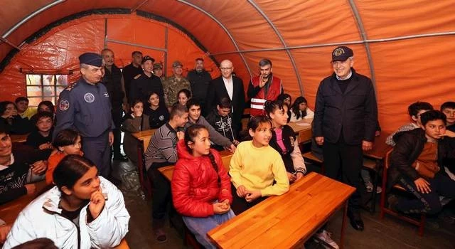 Akar, Hatay’da Çadır Kenti Ziyaret Etti