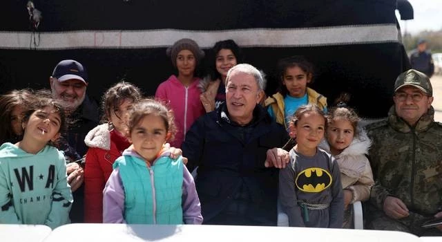 Akar, Hatay’daki Çadır Kentte İncelemelerde Bulundu