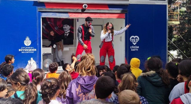 Deprem bölgesinde  sanatla dayanışma devam ediyor