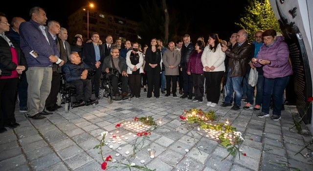 Depremde yitirilen canlar için İzmir’den “sessiz çığlık” yükseldi