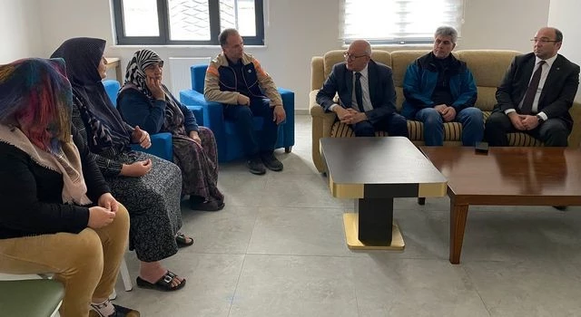 “Depremzedelerimizin sıkıntı ve taleplerinin takipçisiyiz”
