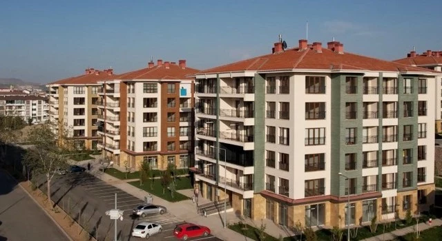 Kurum, O binalar dimdik ayakta!