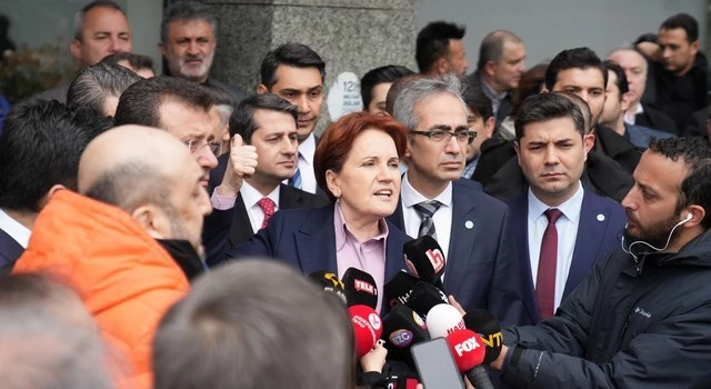 Akşener,  Silahlı saldırı sonrası İYİ Parti İstanbul İl Başkanlığı önünde konuştu