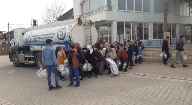 Muğla ekipleri çadır kentlere su taşıyor
