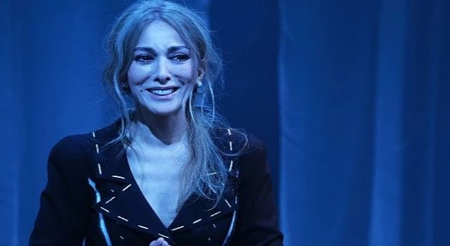 Zerrin Tekindor’un tek kişilik performansı “TOZ”   ENKA Sanat’ta