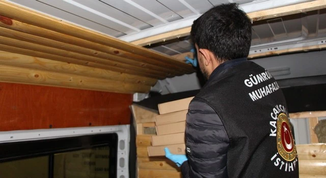 3 milyon 750 bin lira değerinde kaçak bilgisayar veaksamı ele geçirildi
