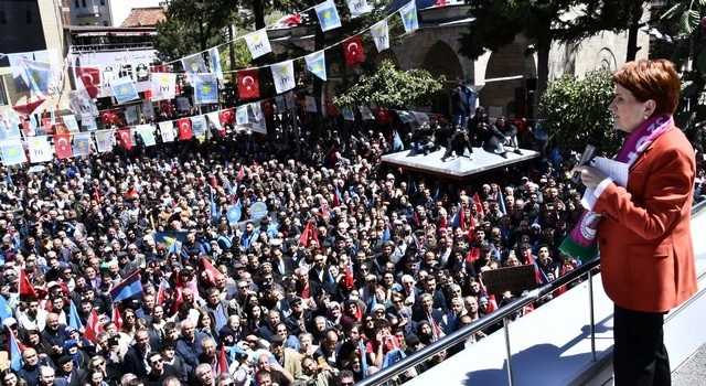 İYİ Parti Genel Başkanı Meral Akşener, Isparta’da vatandaşlarla buluştu