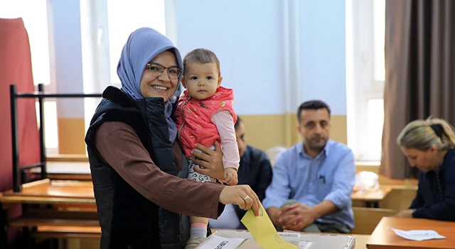 Antalya, Muğla, Burdur ve Isparta valileri oylarını kullandı