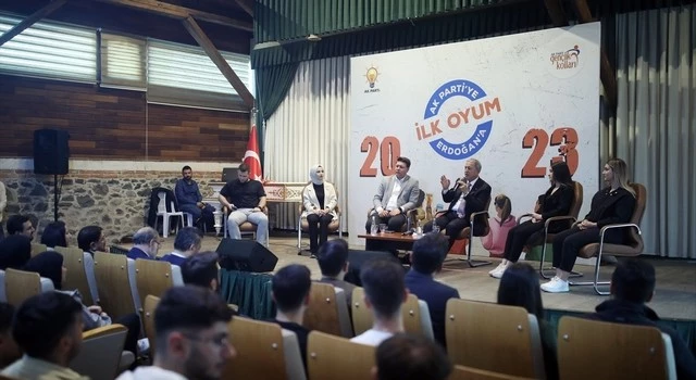 Bakan Akar, şehit aileleri ve gazilerle bir araya geldi