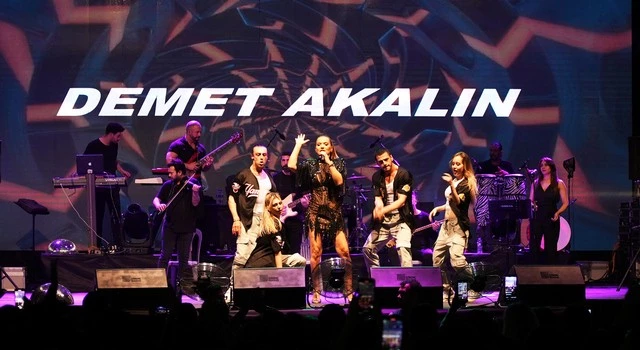 Demet Akalın, Adımız Rekor kırdı!