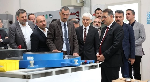 Enerji ve Tabii Kaynaklar Bakanı Dönmez, ESTÜ