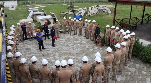 jandarmaya arama kurtarma eğitimi verildi