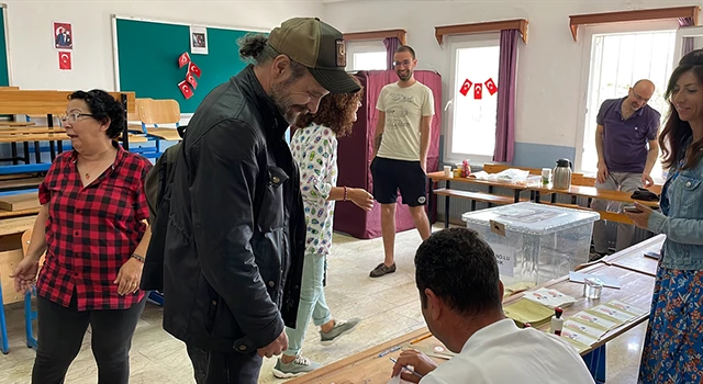 Oyuncu Nejat İşler ve sanatçı Fedon oylarını Bodrum