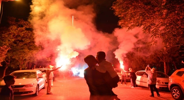 Polislerden sürpriz doğum günü kutlaması