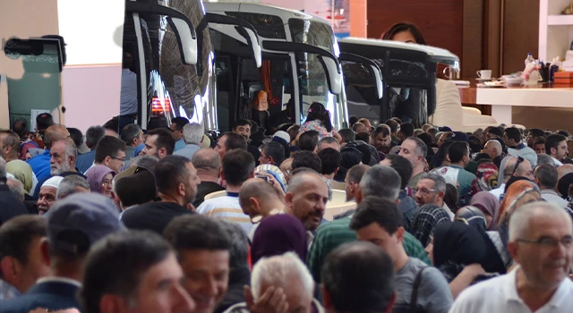 Hac kafilesi dualarla uğurlandı