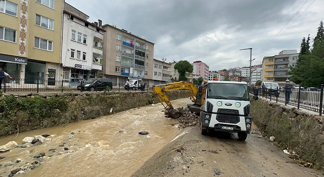 Karadeniz’deki sağanak yağış yedi kentimizde sel afeti ve heyelana neden oldu