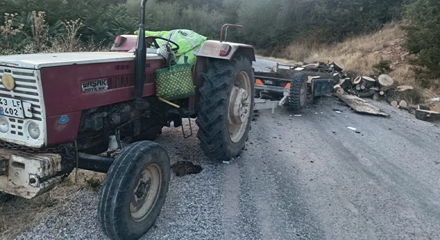 Devrilen traktörün römorkundaki 3 kişi yaralandı