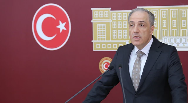 “En ufak bir değişiklik yok. Boş lafları bırakın, samimi olun ve icraat ortaya koyun!”