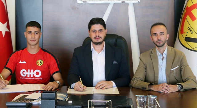 Kırmızı Şimşekler Koraycan Akbaş