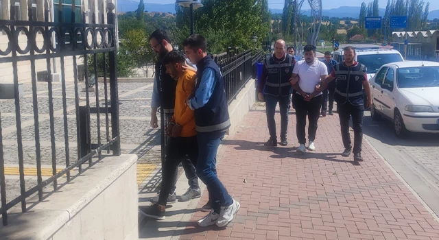 Kütahya’da bir emekliyi telefonla dolandıran 3 şüpheli yakalandı