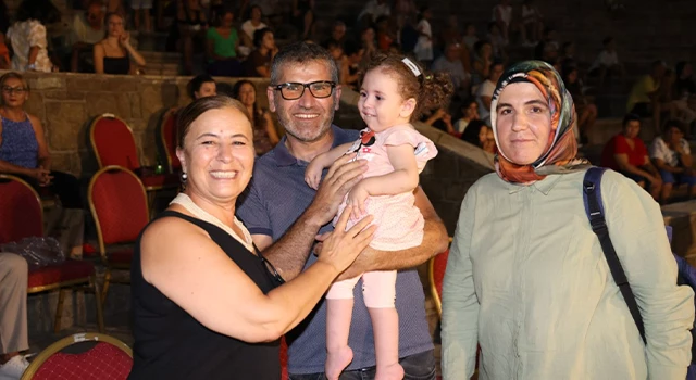 Marmaris’te SMA’lı Zehra bebek için “İzmir Aşkına 8500” müzikali