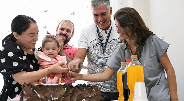 Organları dışarıda doğan Kosovalı bebek, İzmir