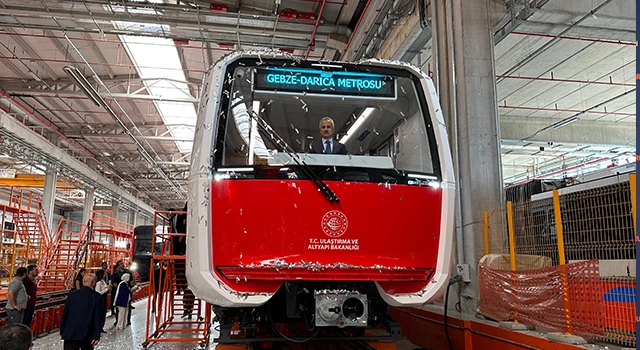 Sürücüsüz metro raylarda