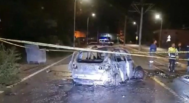 Tramvay hattındaki direğe çarpan otomobilin sürücüsü yaralandı